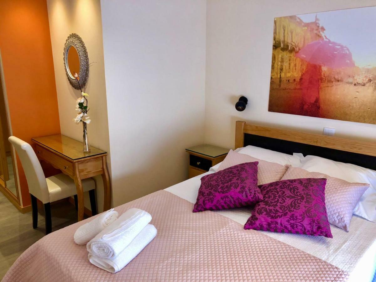 Casa Golfinho Holiday home *